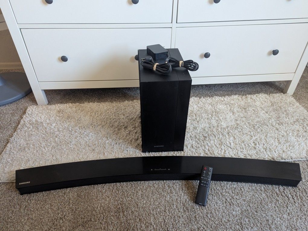 Samsung Soundbar And Subwoofer w/Remote