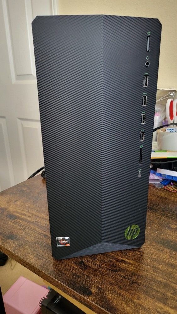 HP Pavilion Gaming, Ryzen 3-5300, Geforce GTX 1650 4gb graphic, 16gb ram, 256gb ssd. Comes with power cable, keyboard and mouse.