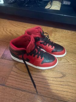 Nike Jordans 1 red