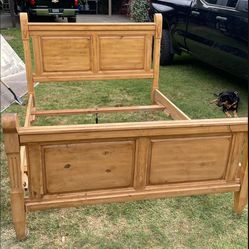 QUEEN SIZE BED FRAME