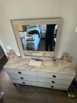 6-Drawer Dresser with Mirror