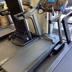 Horizon 7.0 AT Treadmill NEW OUT OF THE BOX