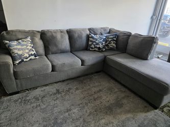 Mid Size Modern Sectional
Delivery options available!
