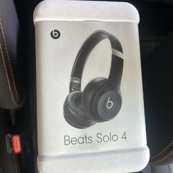 Beats Solo 4 (BRAND NEW)