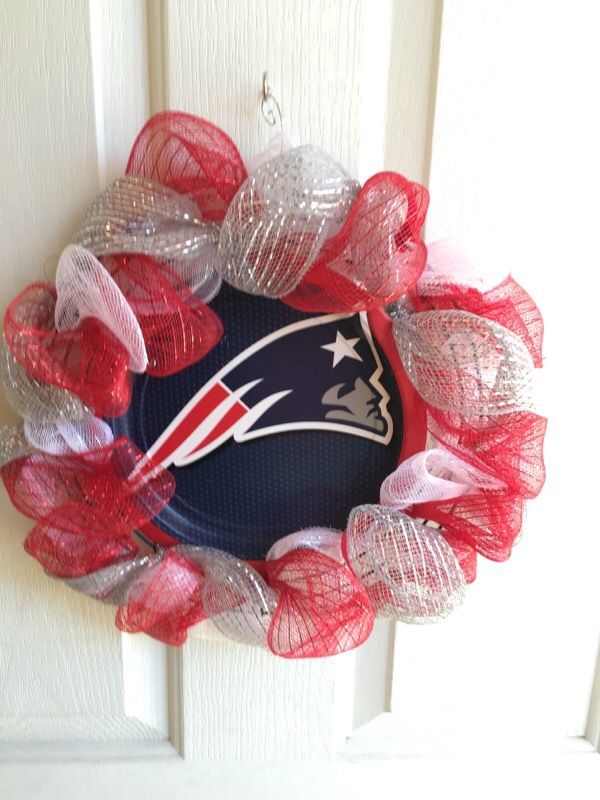 Football Team Mesh Wreaths: Patriots, Ravens, 49er's, Packers, & Raiders