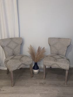 ACCENT CHAIRS