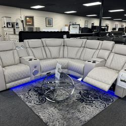Power Recliner Sectional. 🚚WE DELIVER🚚