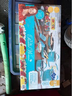 The Pioneer woman cookware set.