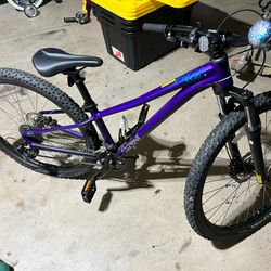 Specialized Pitch Girls mountain bike XS Frame Size 27.5” Tires