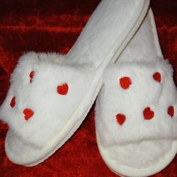 Fuzzy Heart ❤️ Slippers - NEW - Women's 8.5