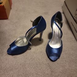 Womans Blue Heels With Rinestone 8.5 