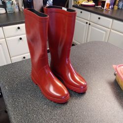   WOMAN'S   L L. BEAN. SIZE. 7. MED.  NEW OLD BOOTS NEVER WORN    30 DOLLARS 