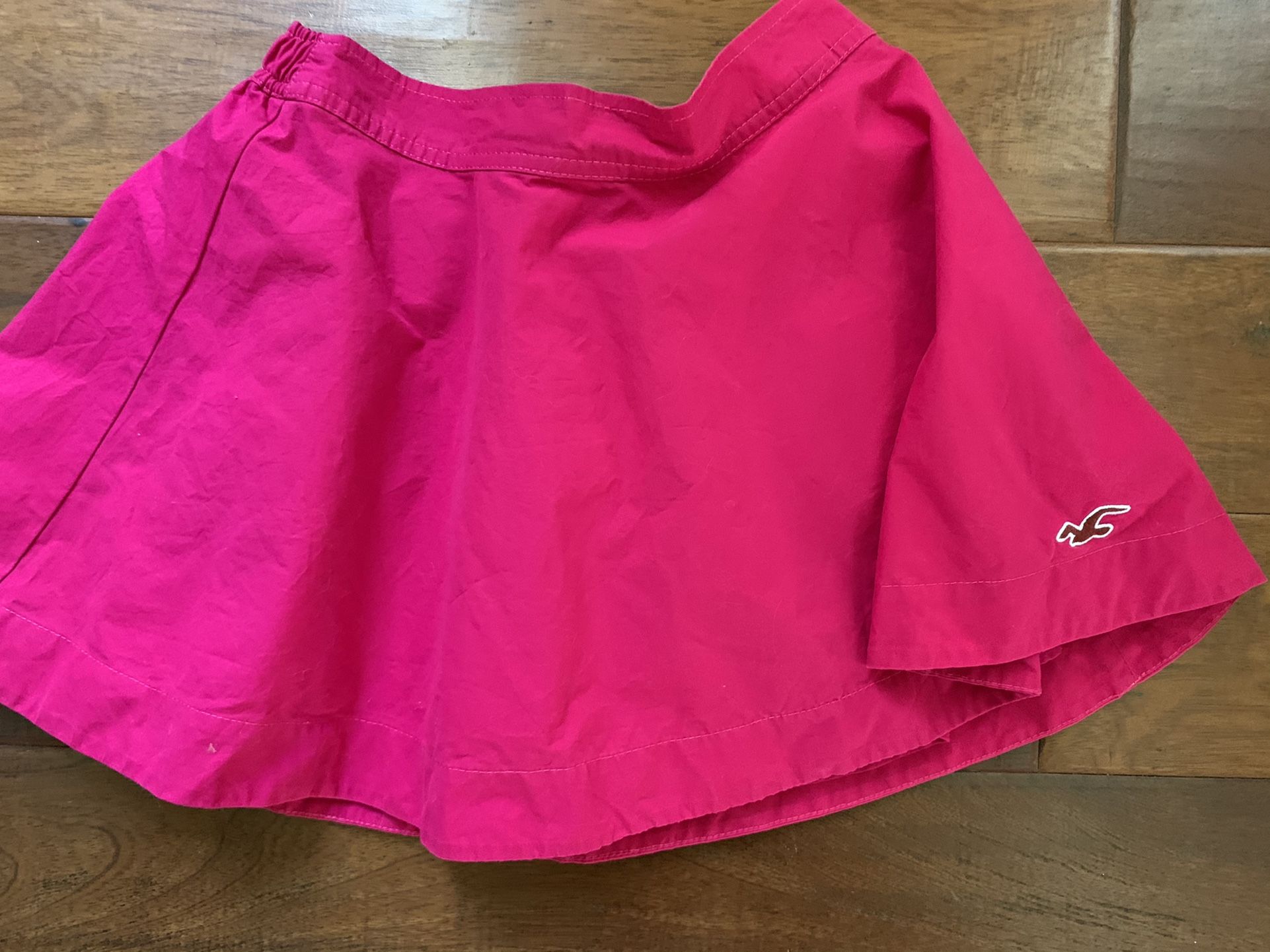 Never worn Hollister and raspberry colored skirt size small