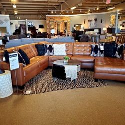 Baskove Auburn Large Leather LAF Sectional / couch /Living room set