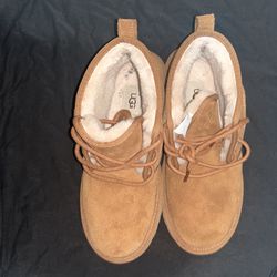 UGGS NEUMEL SIZE 8