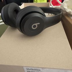 🔥 Beats Solo 4 – Brand New (Black) 🔥 New One Year  Warranty