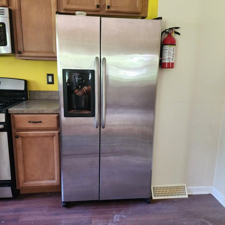 GE fridge/gas stove/microwave/dishawasher set $900 OBO will sell individuals