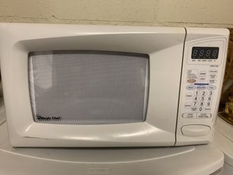 Magic Chef 0.7 cu. ft. Countertop Microwave in White
