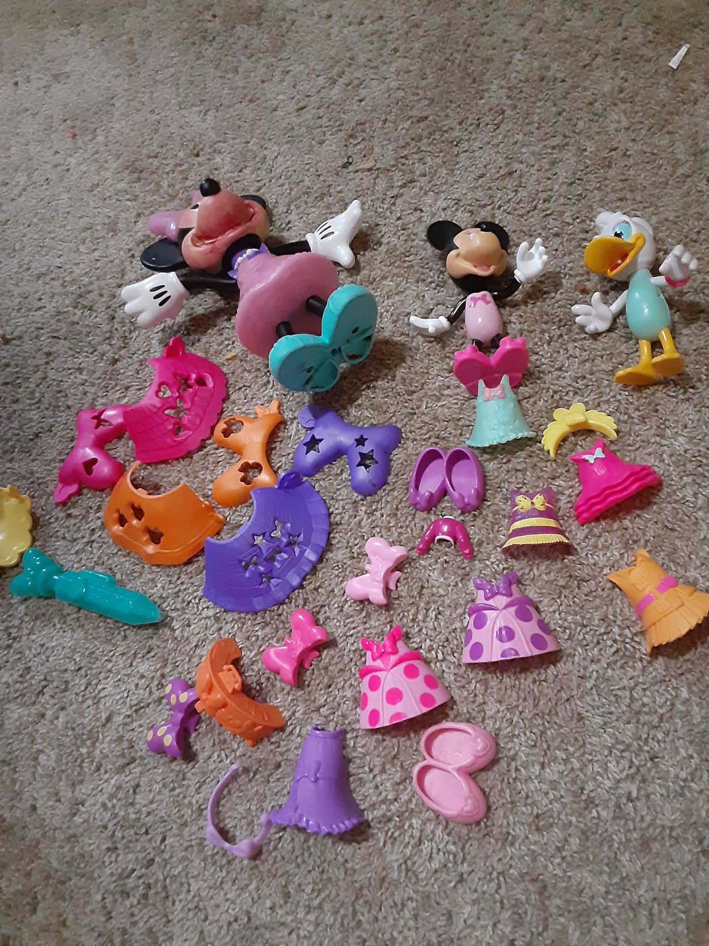 Minnie and friends clip dress up dolls and accessories