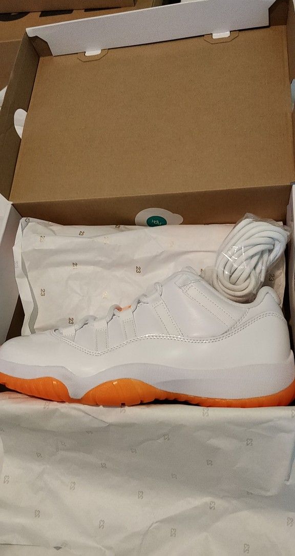 Jordan 11 Low Citrus size 7y mens