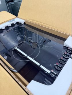 BRAND NEW Frigidaire 36” Electric Cooktop -240V