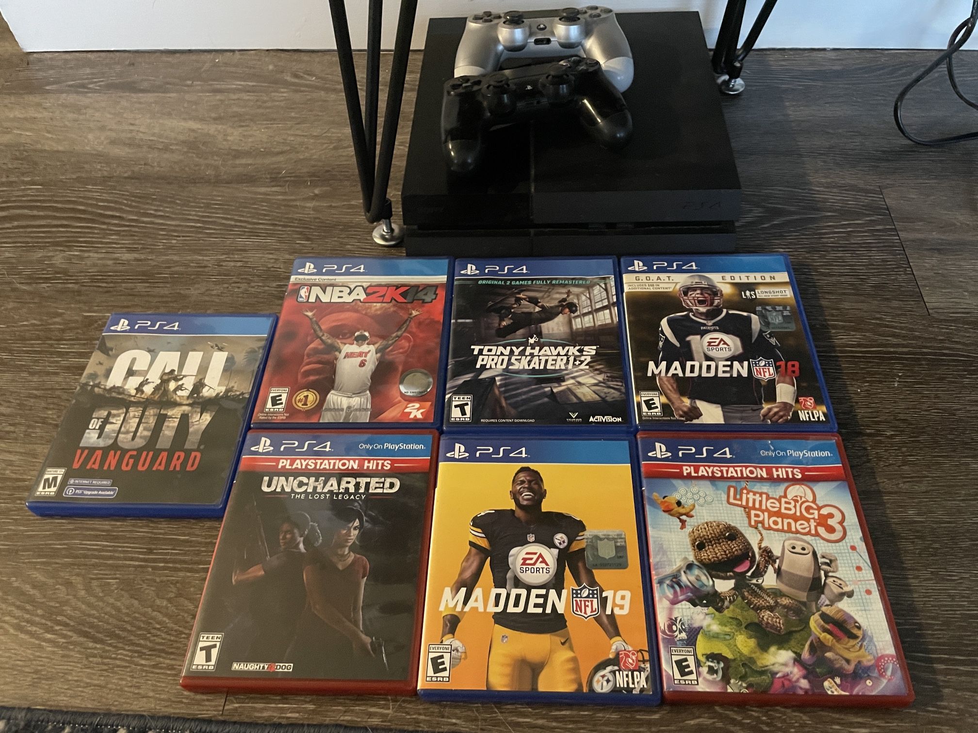 PS4 With 7 Games And 2 Controllers - Works Great 