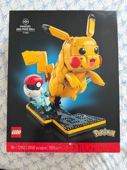 LEGO PIKACHU AND POKEBALL SET
