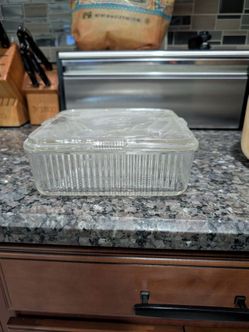 Clear Glass Ribbed Food Storage Container with Lid