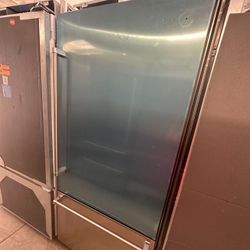 Viking 36’ Bottom Freezer Refrigerator 