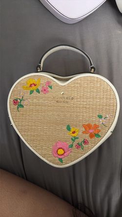 Kate spade heart shaped purse