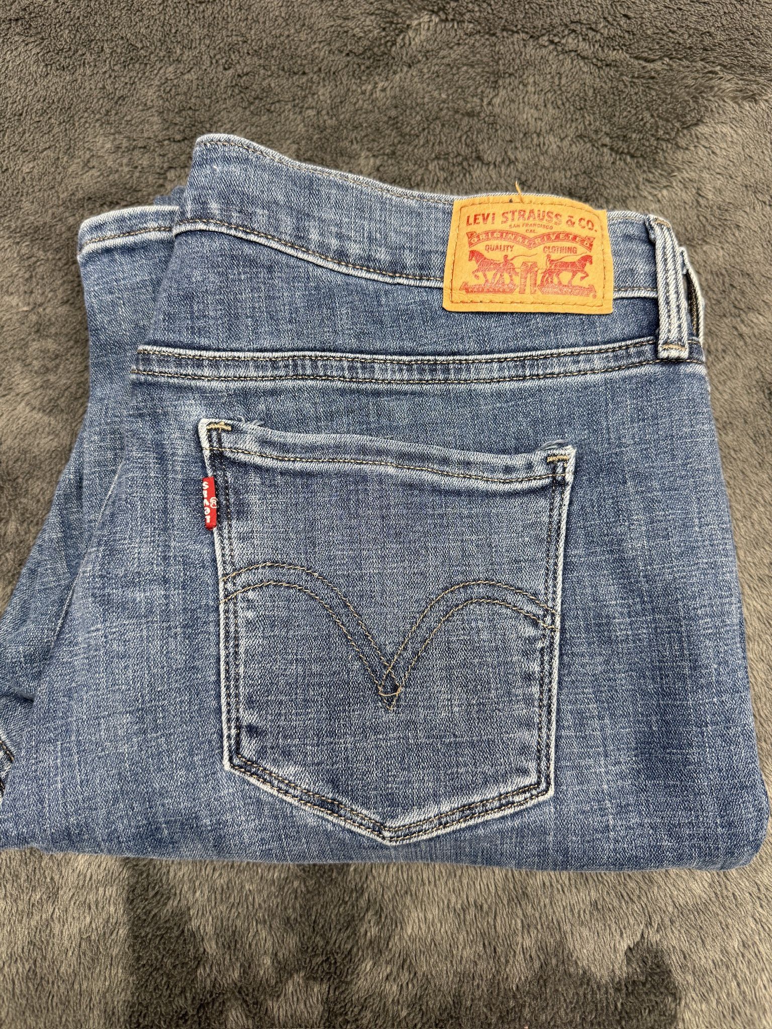 Levi’s Floral Women’s 505 Size 30x32” Jeans in good shape!