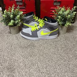Jordan 1 Gunsmoke Volt