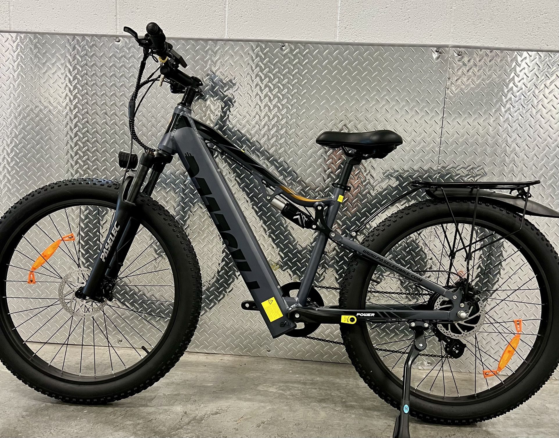 FREE DELIVERY 🚚 Brand New Electric Endurance Mountain E-Bike, 27.5x3.0 All Terrain Tire, 28mph, Thumb Throttle + Pedal assist + Rear Rack