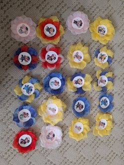 Cute graduating medallion to pin onto a sash/lei/stole