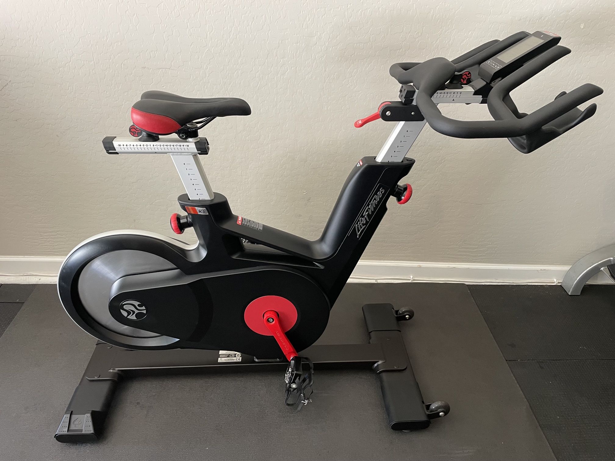 LifeFitness IC5 Commercial-Grade Spin Bike Studio Cycle Trainer Exercise Bicycle Workout Cycling