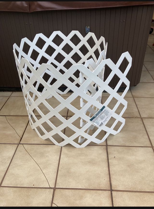 Brand New VERANDA White Garden Plastic Lattice-HALF SHEET… 1/8 Inch By 23-1/2 Inch By 95 Inch… In Excellent Condition… $12