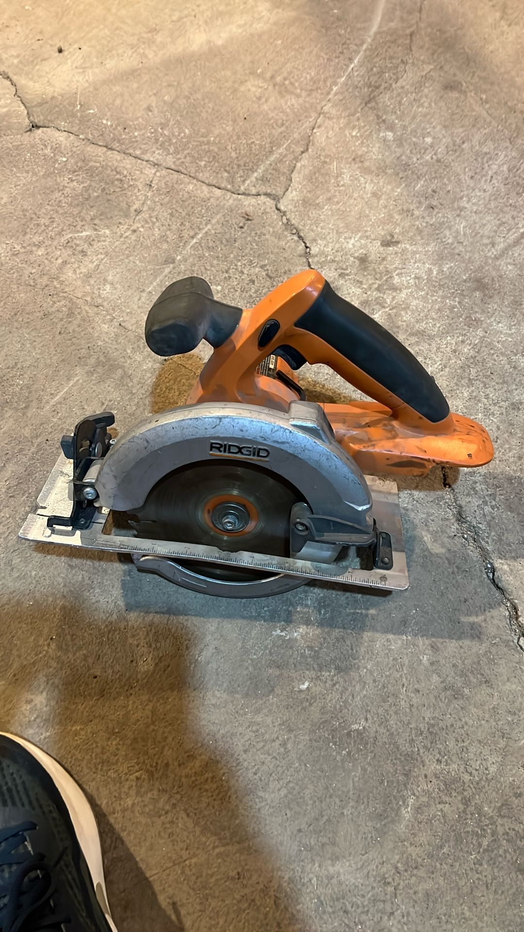 Older Rigid Skill Saw W/ Blade