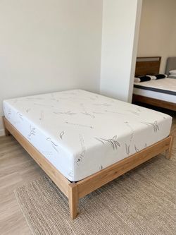 Queen size memory foam gel mattress new