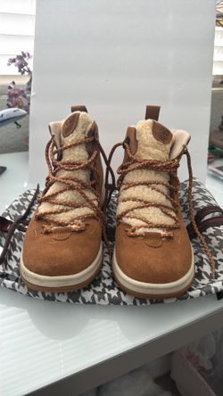 UGG