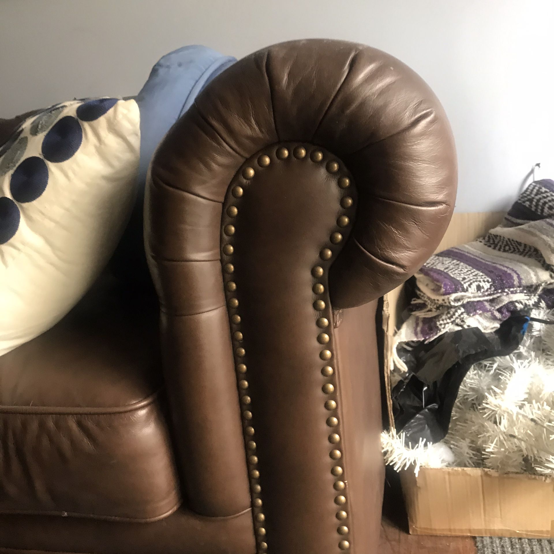 RAYMOUR. & FLANIGAN BROWN LEATHER COUCH