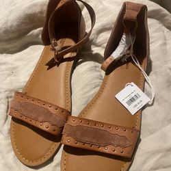 Women’s Leather Sandals 8
