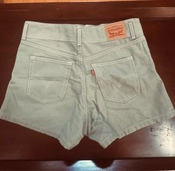 USED Levi’s High Waisted Mom Shorts, Size 31