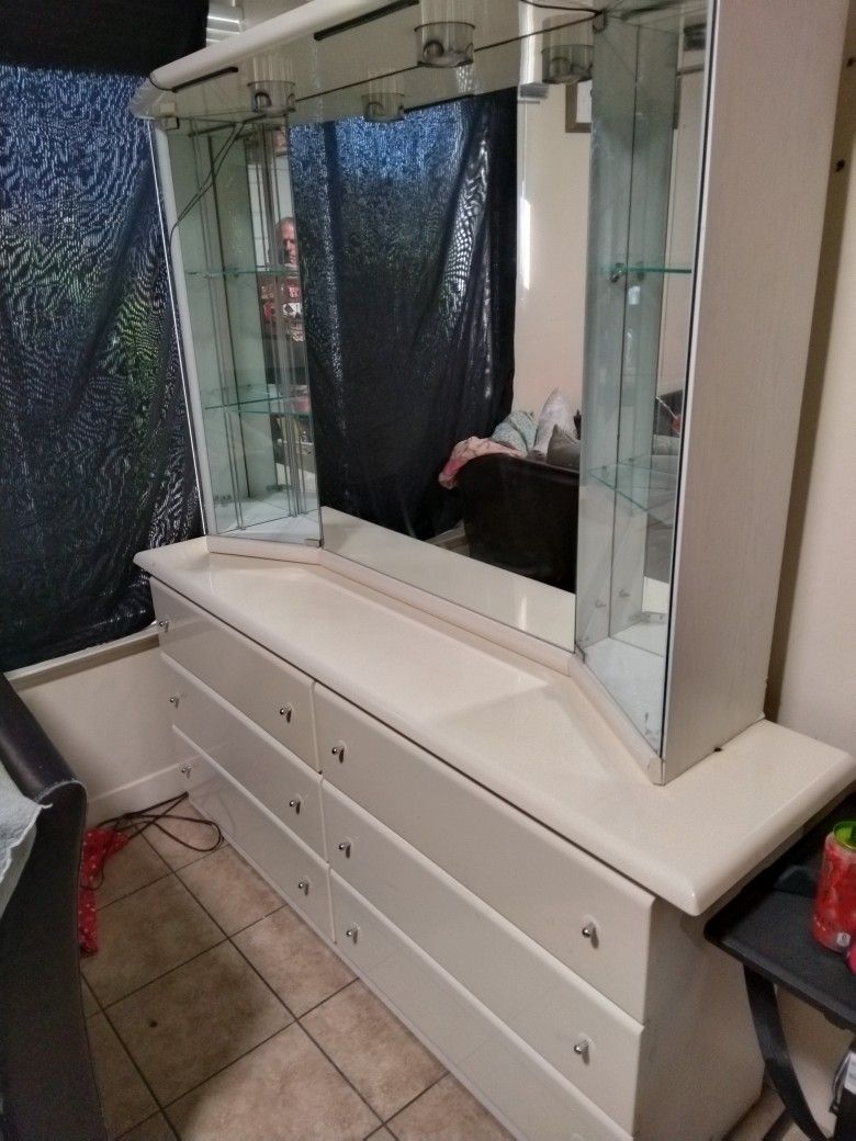Nice Dresser With Mirror And Shelves With Lights