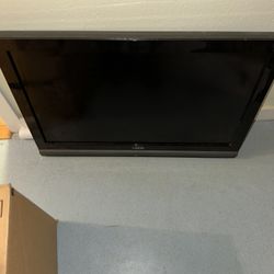 32” TV with Wall Mount
