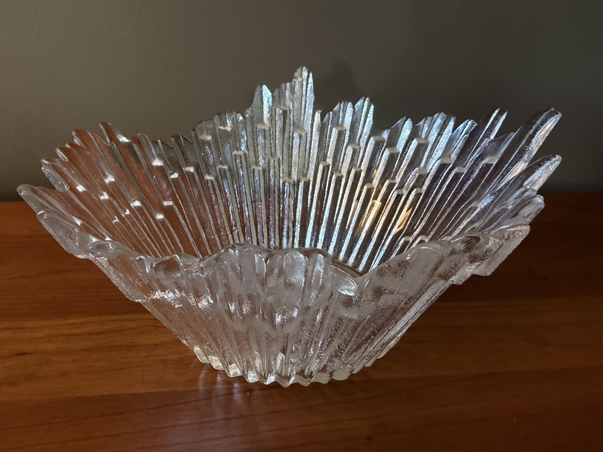 Icicle Bowl - Snapphane Glasbruk - Scandinavian - MCM - Vintage