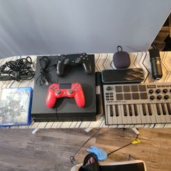 PS4 2 Games Perfect Condition ....AKAI PROFESSIONAL MPK MINI 2 MAKE BEATS COMES WITH microphone And 2 Bluetooth Speakers