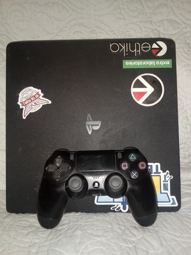 Play Station 4
