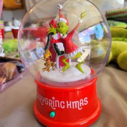 Grinch Snow Globe