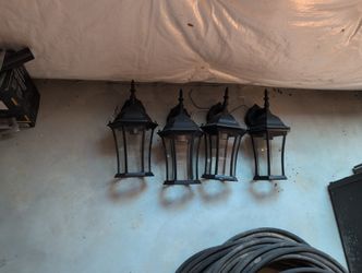 4 Exterior light Fixtures