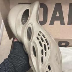Yeezy Foam Runner Stone Taupe (Size 13)